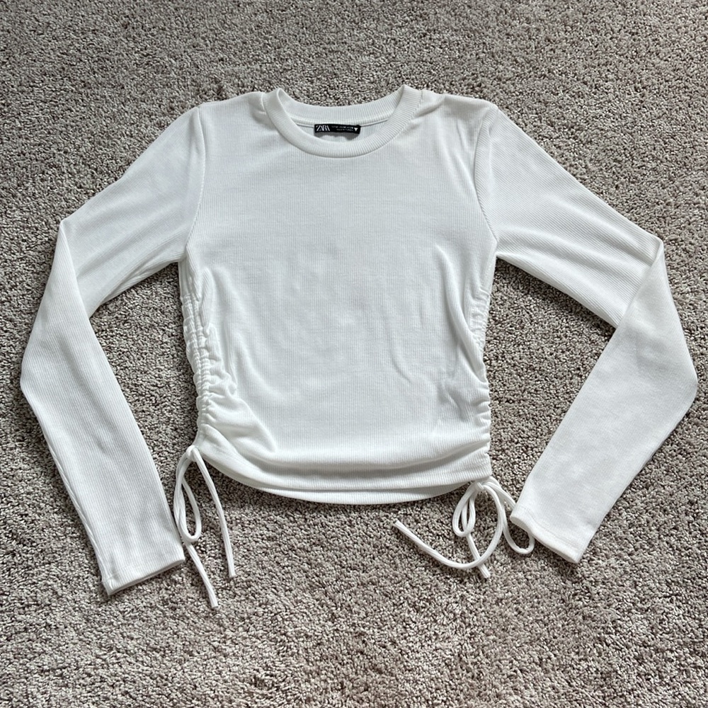 Zara • White Ribbed Long Sleeve Side Ruched Tee